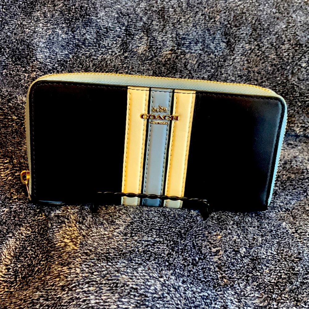 Coach Accordian Zip Wallet